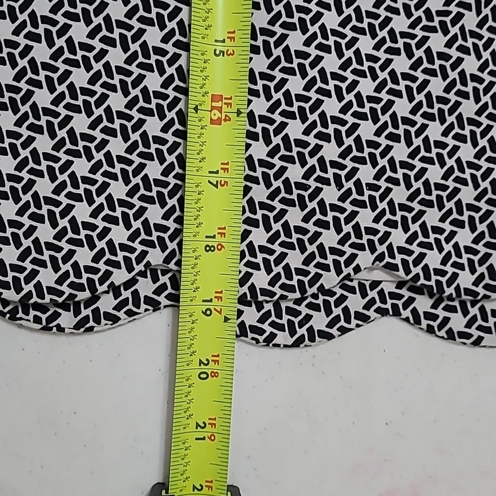 Talbots Black & White Skirt with Scalloped hem size 8